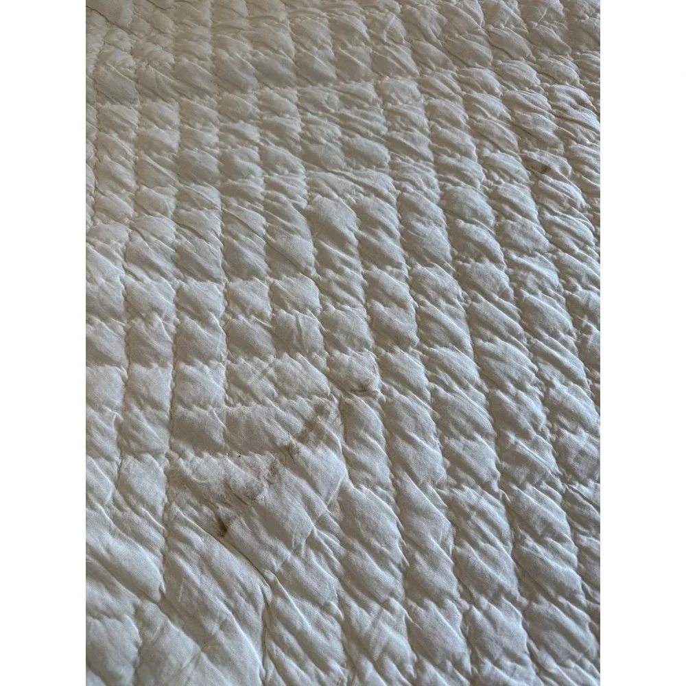 Large Snowflake quilt. In Americana colors. Hand sewn